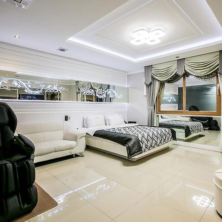Shell Stone Yeosu Business Hotel Экстерьер фото